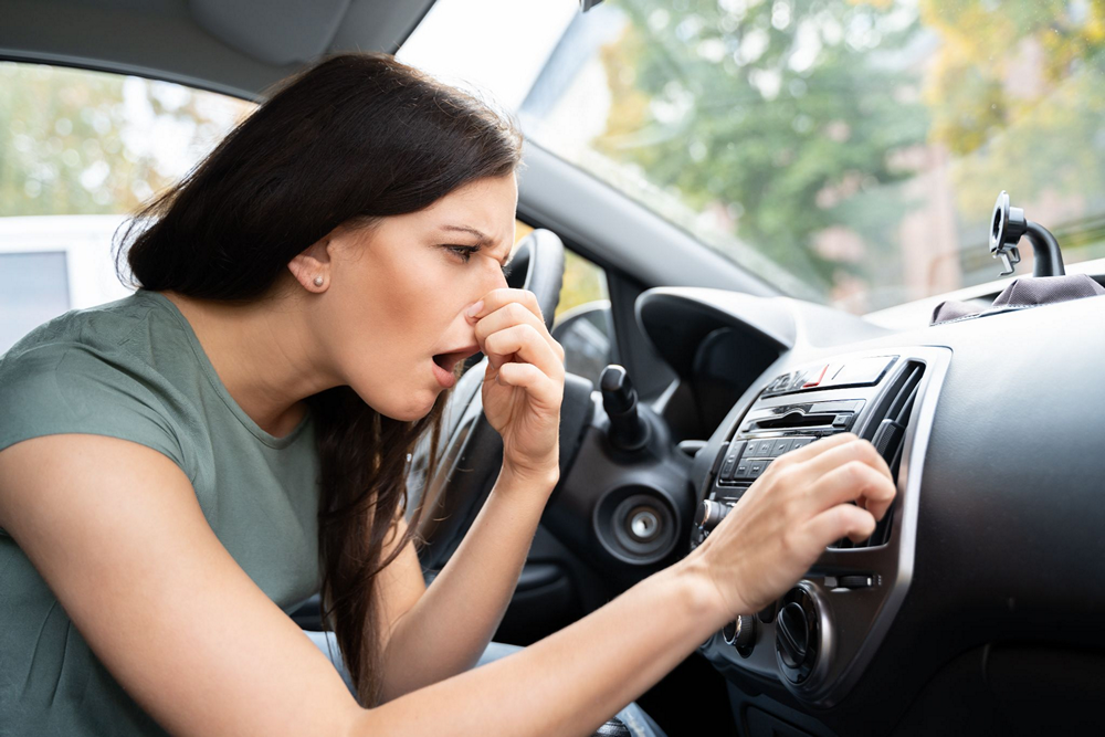 Детальніше про статтю Лайфхаки для автомобілістів: як позбутися неприємних запахів у машині